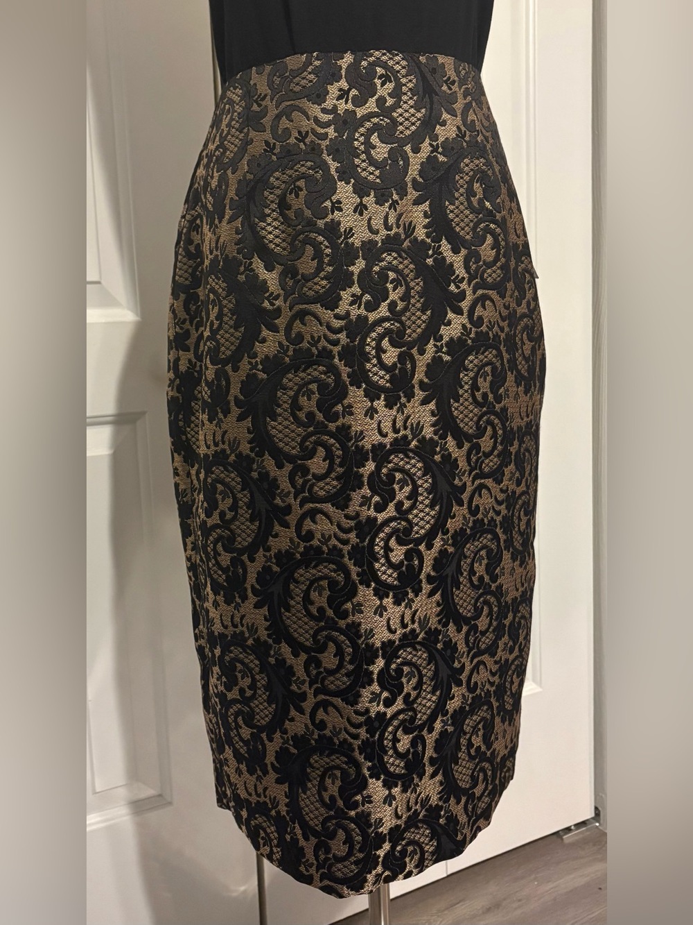 WORTHINGTON Black and Gold Brocade Pencil Skirt